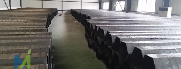 導(dǎo)電玻璃鋼陽(yáng)極管生產(chǎn)車(chē)間現(xiàn)場(chǎng)