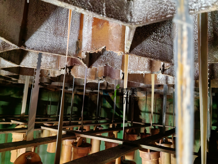 三氯異氰尿酸車間濕電除塵器維修考察現(xiàn)場